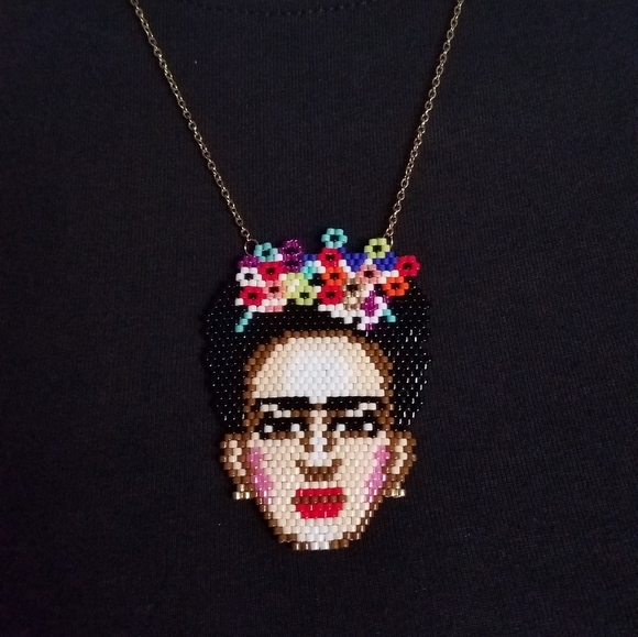 Frida Kahlo seed beads necklace. - Picture 4 of 5